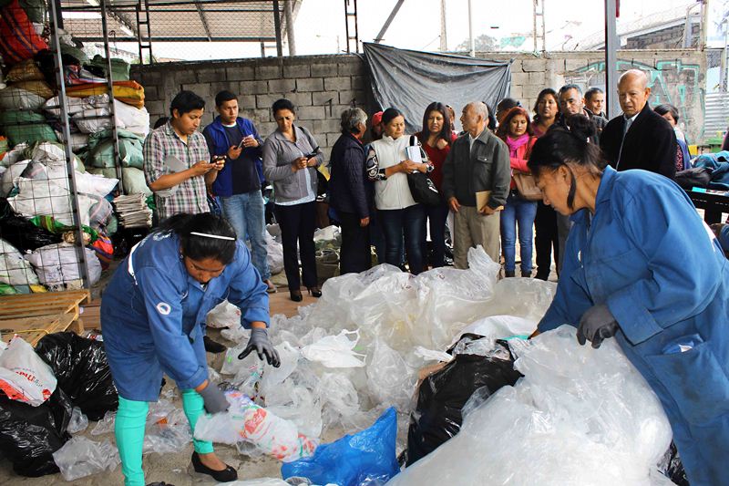 La ciudad de Quito se convierte en la primera en Latinoamérica en tener un sistema de reciclaje de plásticos